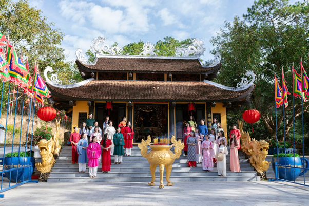 Hướng về cội nguồn thắp lửa ngày Xuân